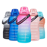 Bulk Top -Versorgung Anpassbarer Zeitmarker mit großer Kapazitätszeit BPA freie Plastik -Sportwasserflasche mit breitem Mundauslaufabdeckung Strohschlinge 1000 ml ~ 2000 ml Grün grün