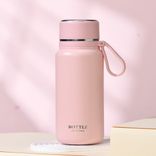 Großhandel isolierte Wasserflasche für Fitness und Sport mit Schlinge und Becherdeckel 500 ml ~ 1000 ml Schwarz